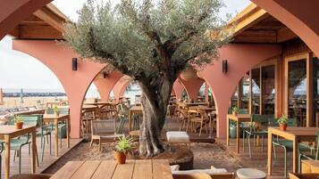 Accommodatie ligt op het strand, een strandbar