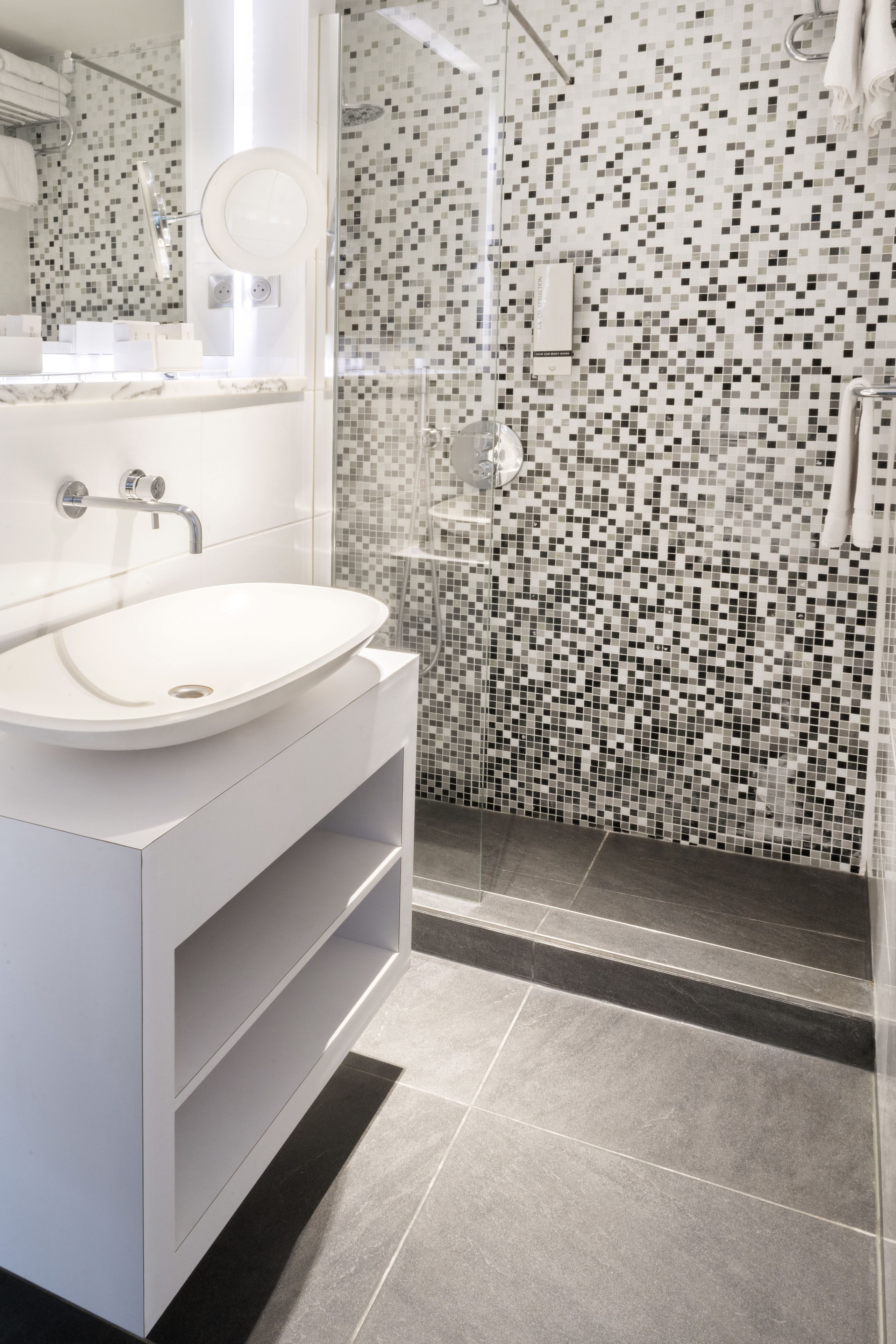 suite, balcony | bathroom | shower, rainfall showerhead, free toiletries, hair dryer