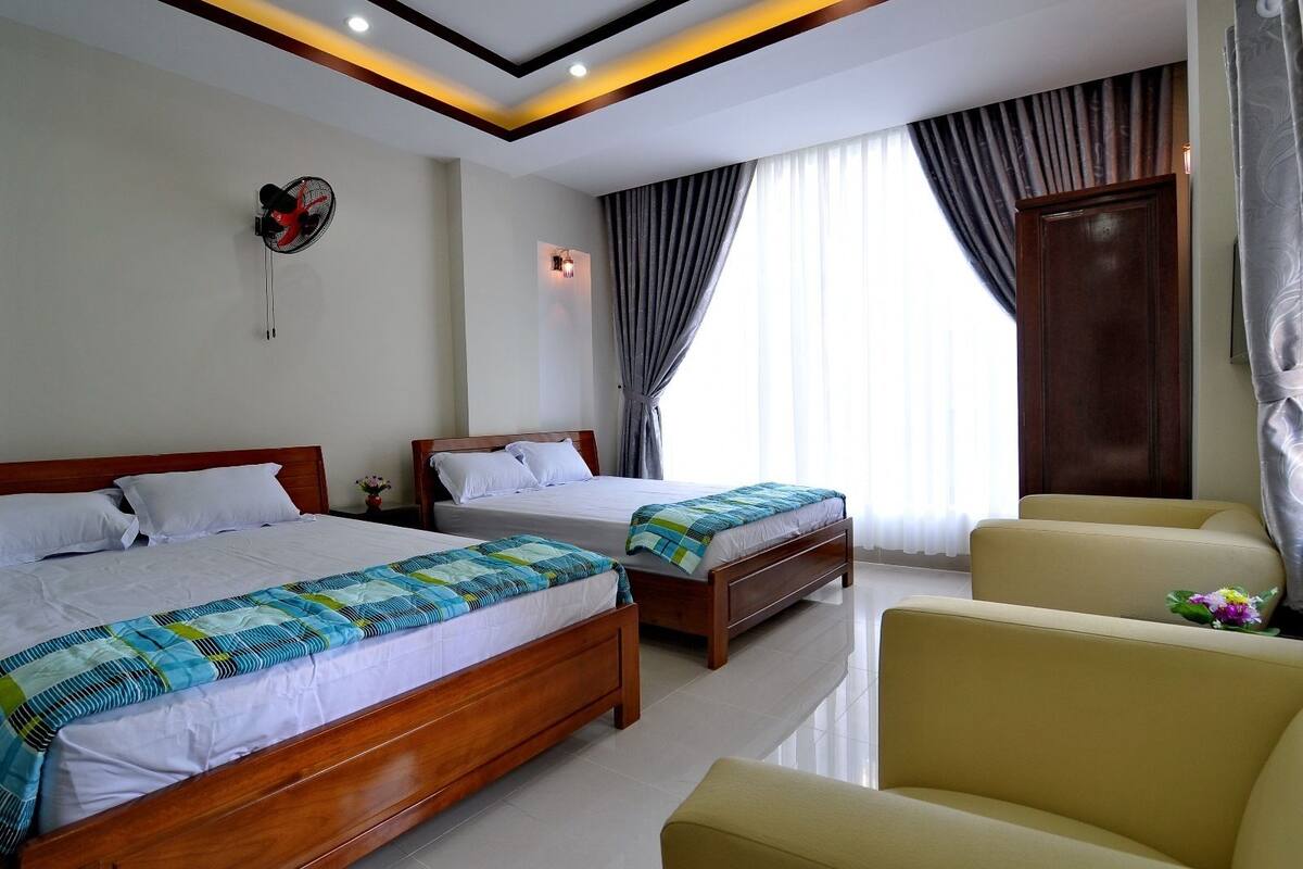 Blackout curtains, free WiFi