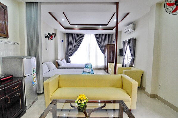 Deluxe Studio, Kitchen, City View | Blackout drapes, free WiFi - Duy Phuoc Hotel (Nha Trang)