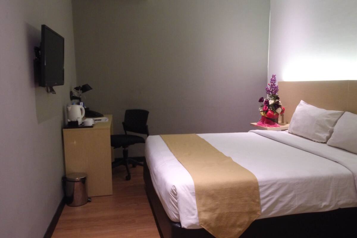 Kamar Standar | Brankas, meja kerja, kedap suara, dan Wi-Fi gratis