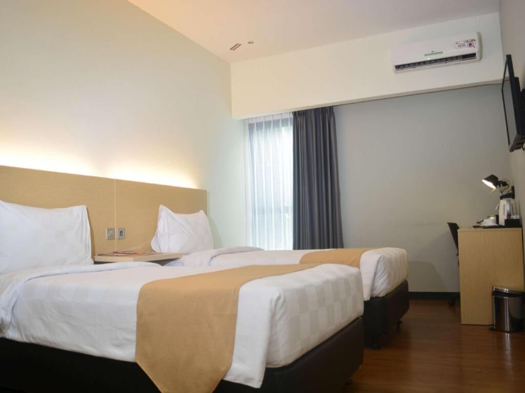 In-room safe, desk, soundproofing, free WiFi