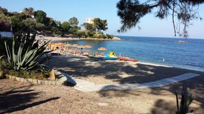Beach nearby, white sand - Hotel Agugliastra (Baunei)