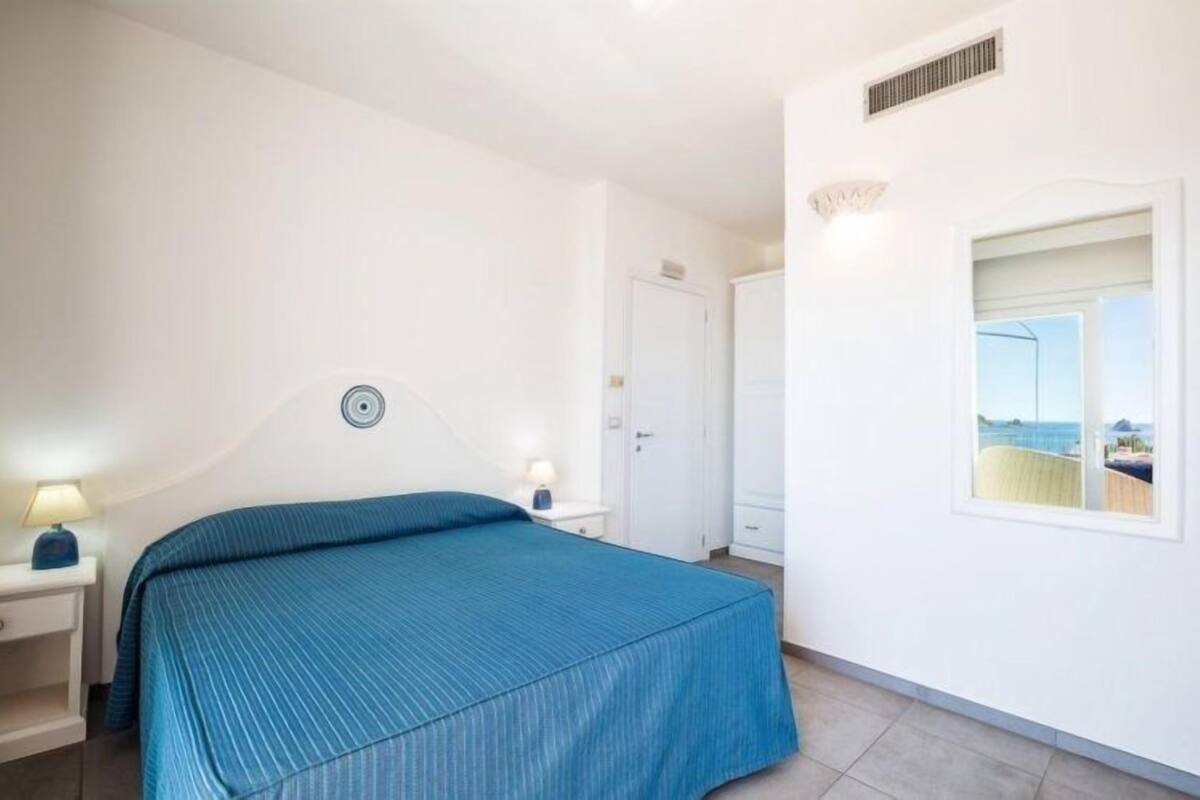 double room, sea view | in-room safe, desk, blackout curtains, soundproofing