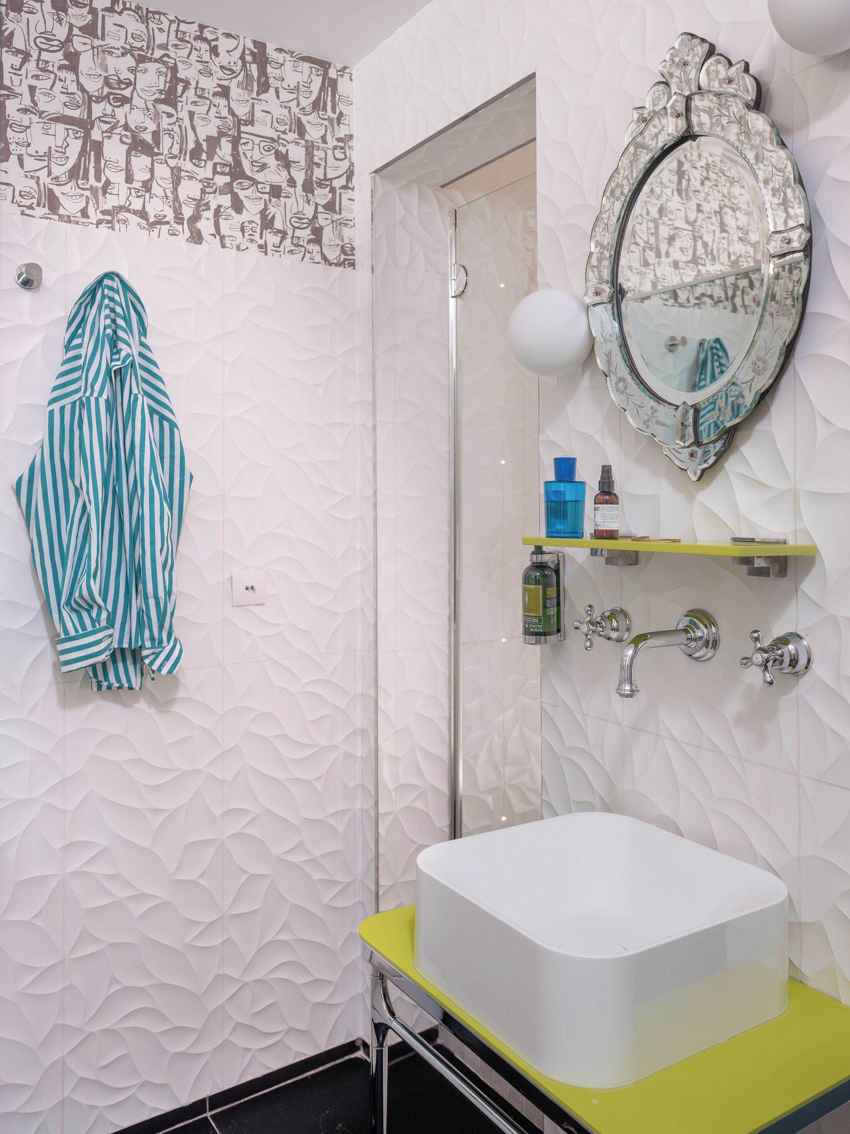 superior double room | bathroom | shower, hair dryer, towels, shampoo