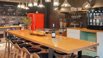 Daily continental breakfast (EUR 16 per person)