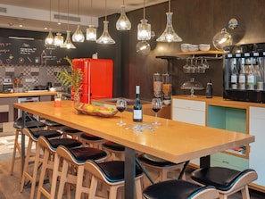 Daily continental breakfast (EUR 16 per person)