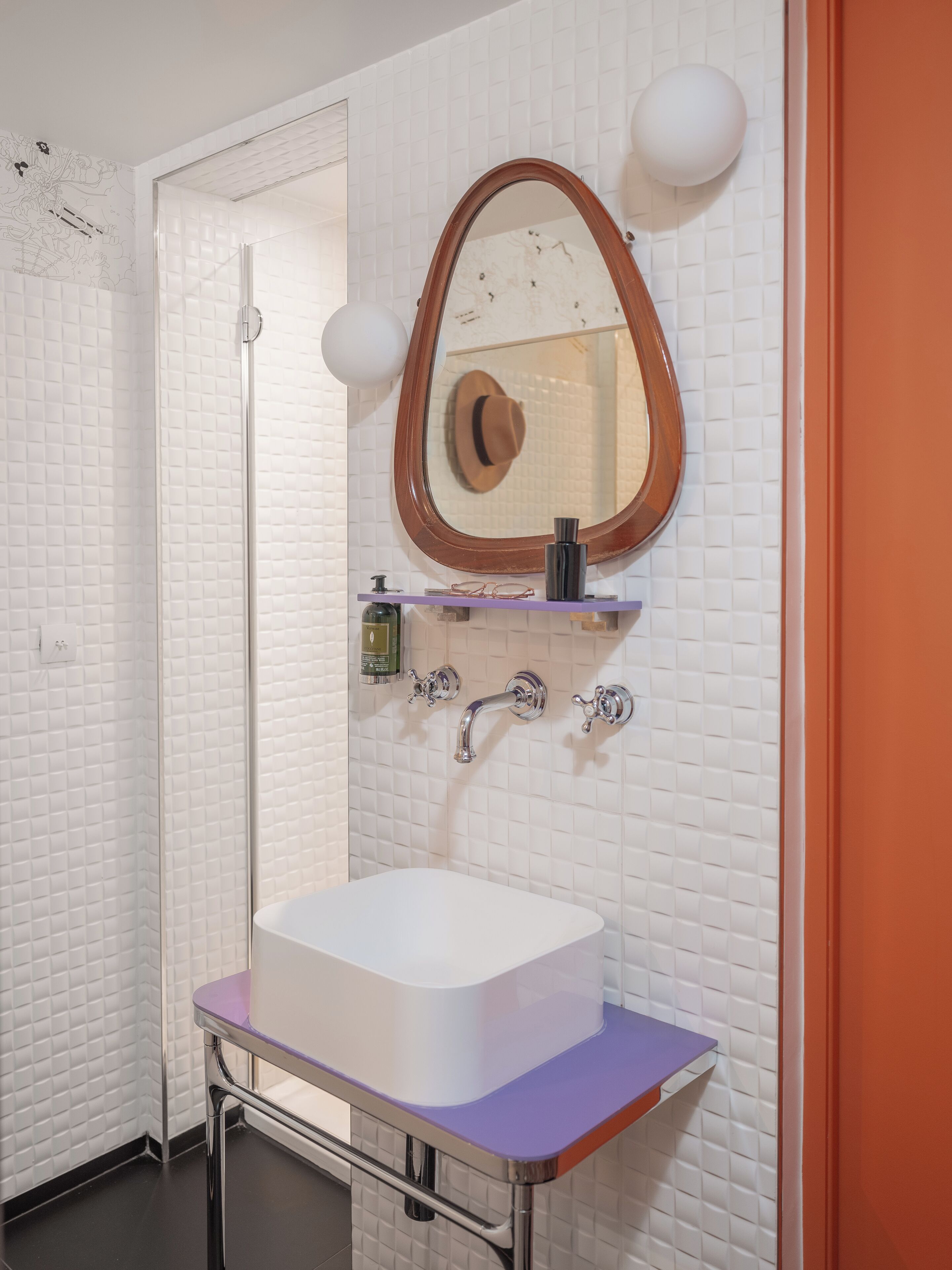 superior double room | bathroom | shower, hair dryer, towels, shampoo