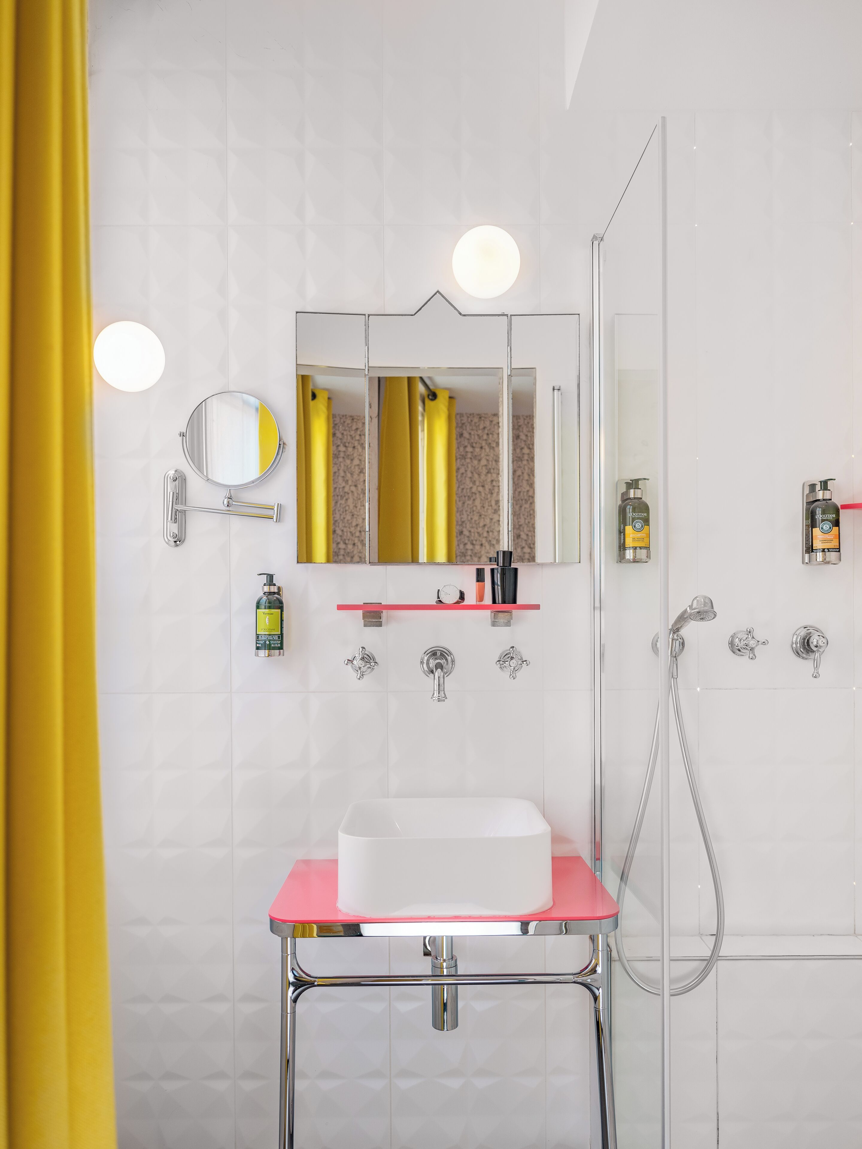 standard double room | bathroom | shower, hair dryer, towels, shampoo