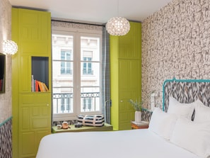 Superior Double Room | Premium bedding, in-room safe, soundproofing, iron/ironing board - Hôtel Crayon Rouge (Paris)