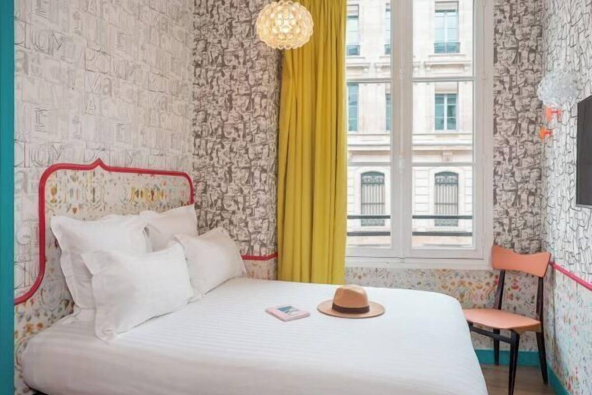 Premium bedding, in-room safe, soundproofing