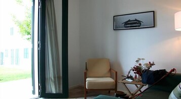 Cofres nos quartos, escrivaninha, Wi-Fi de cortesia