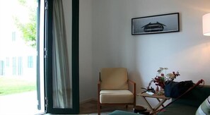 In-room safe, desk, free WiFi