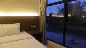 Premier suite | Een bureau, geluiddichte muren, gratis wifi, beddengoed