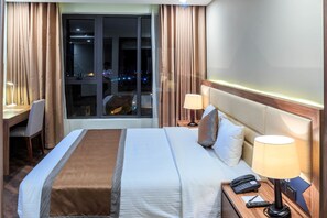 Deluxe Double Room | 1 bedroom, minibar, in-room safe, desk