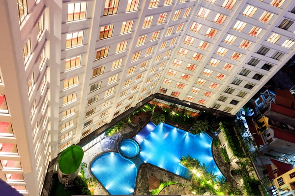 Outdoor pool, pool umbrellas, sun loungers