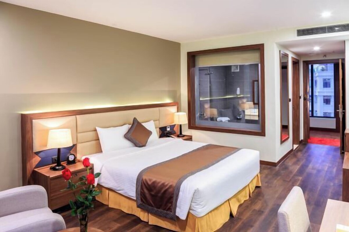 Minibar, in-room safe, desk, free WiFi