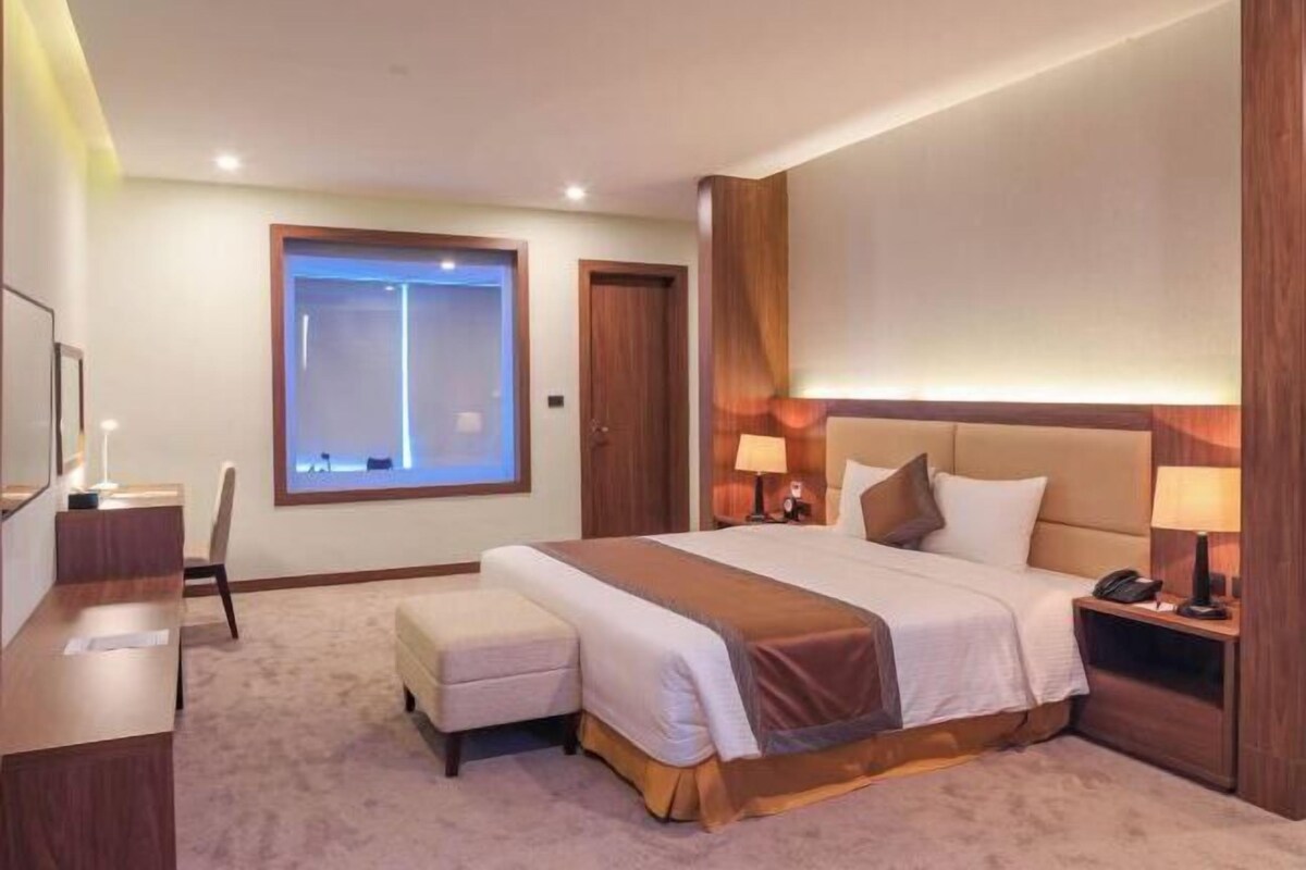 Minibar, in-room safe, desk, free WiFi