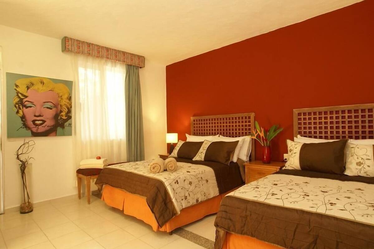 1 bedroom, desk, WiFi, bed sheets