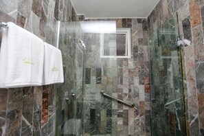 Doccia, set di cortesia gratuito, asciugamani