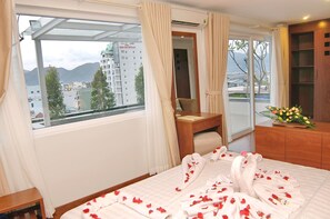 Premier Suite | In-room safe, desk, soundproofing, rollaway beds - Nam Hung Hotel (Nha Trang)