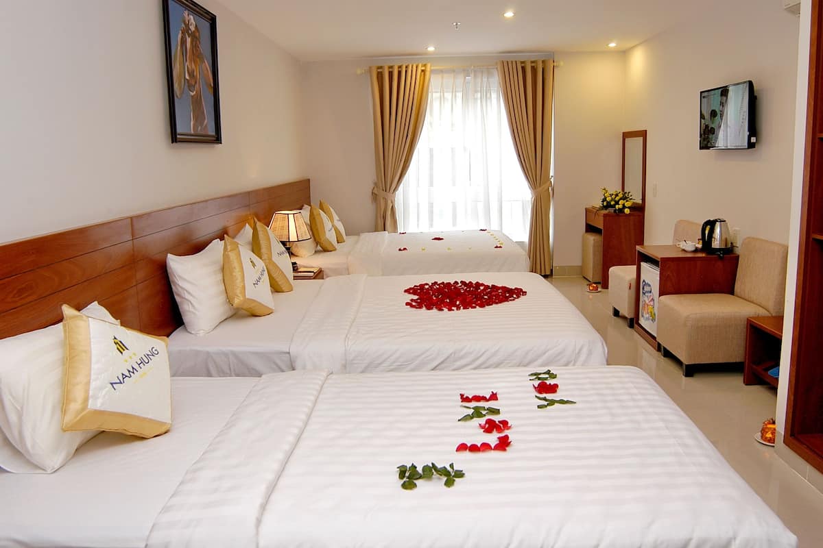 Deluxe Family | In-room safe, desk, soundproofing, rollaway beds (surcharge)