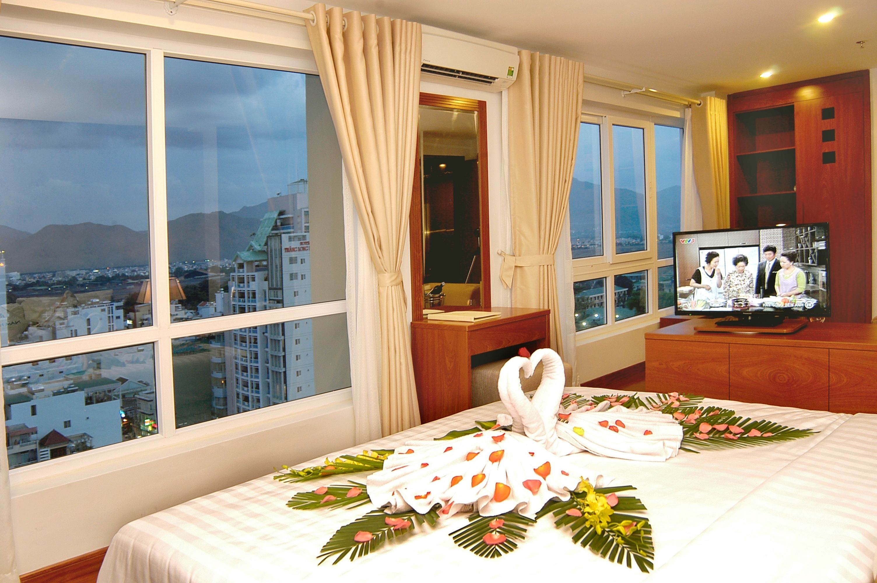 Premier Suite | In-room safe, desk, soundproofing, rollaway beds