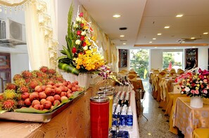 Breakfast for a fee - Nam Hung Hotel (Nha Trang)