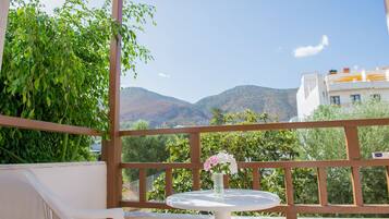 Standard Room | Bathroom | Shower, free toiletries, hair dryer, towels