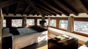 Superior Double Room Single Use | Hypo-allergenic bedding, in-room safe, individually decorated, desk