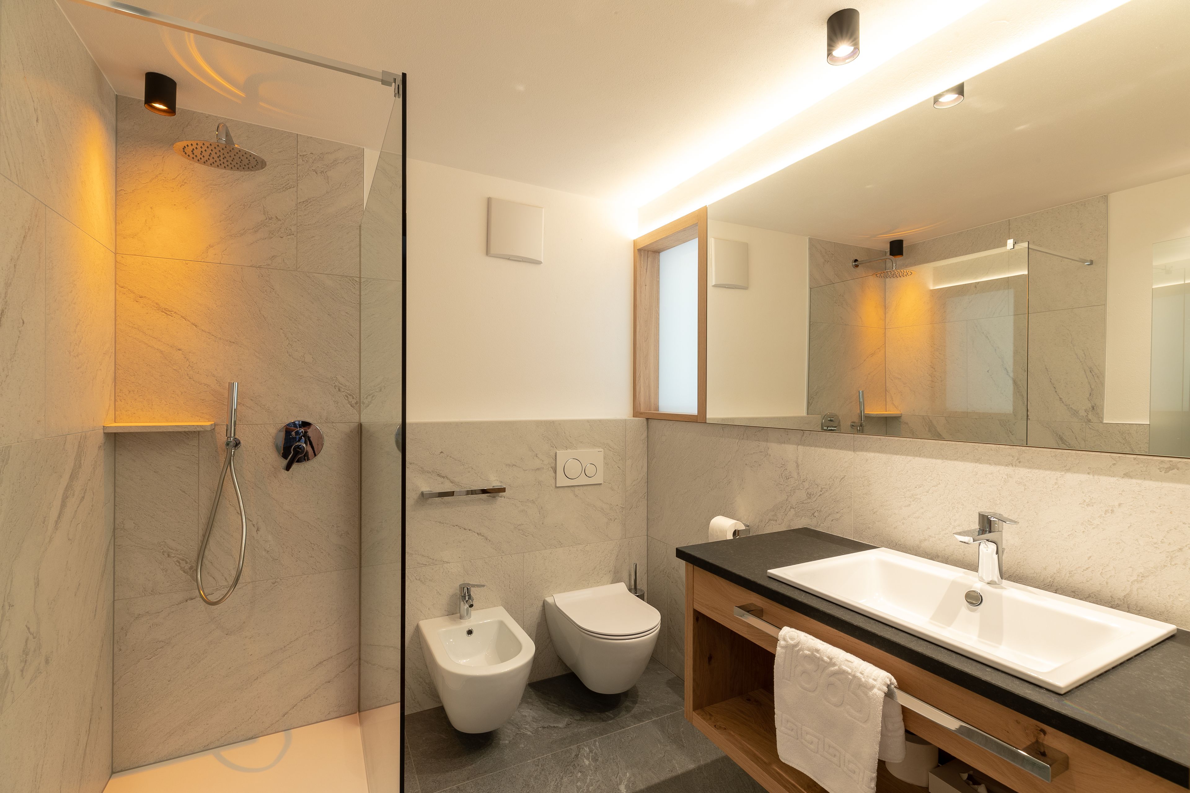 suite | bathroom | hair dryer, bidet, towels