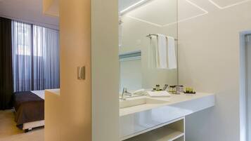 Gratis toalettartiklar, hårtork och handdukar