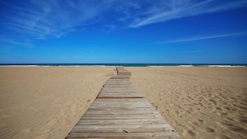 In Strandnähe, weißer Sandstrand