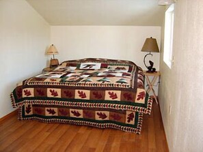 Free WiFi, bed sheets - Frenchy's Fishing and Adventure Cabins (Sterling)