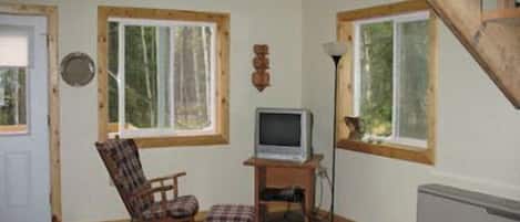 Bear Home | Living room | TV, DVD player