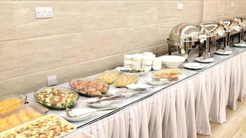 Petit déjeuner buffet (4 OMR par personne)