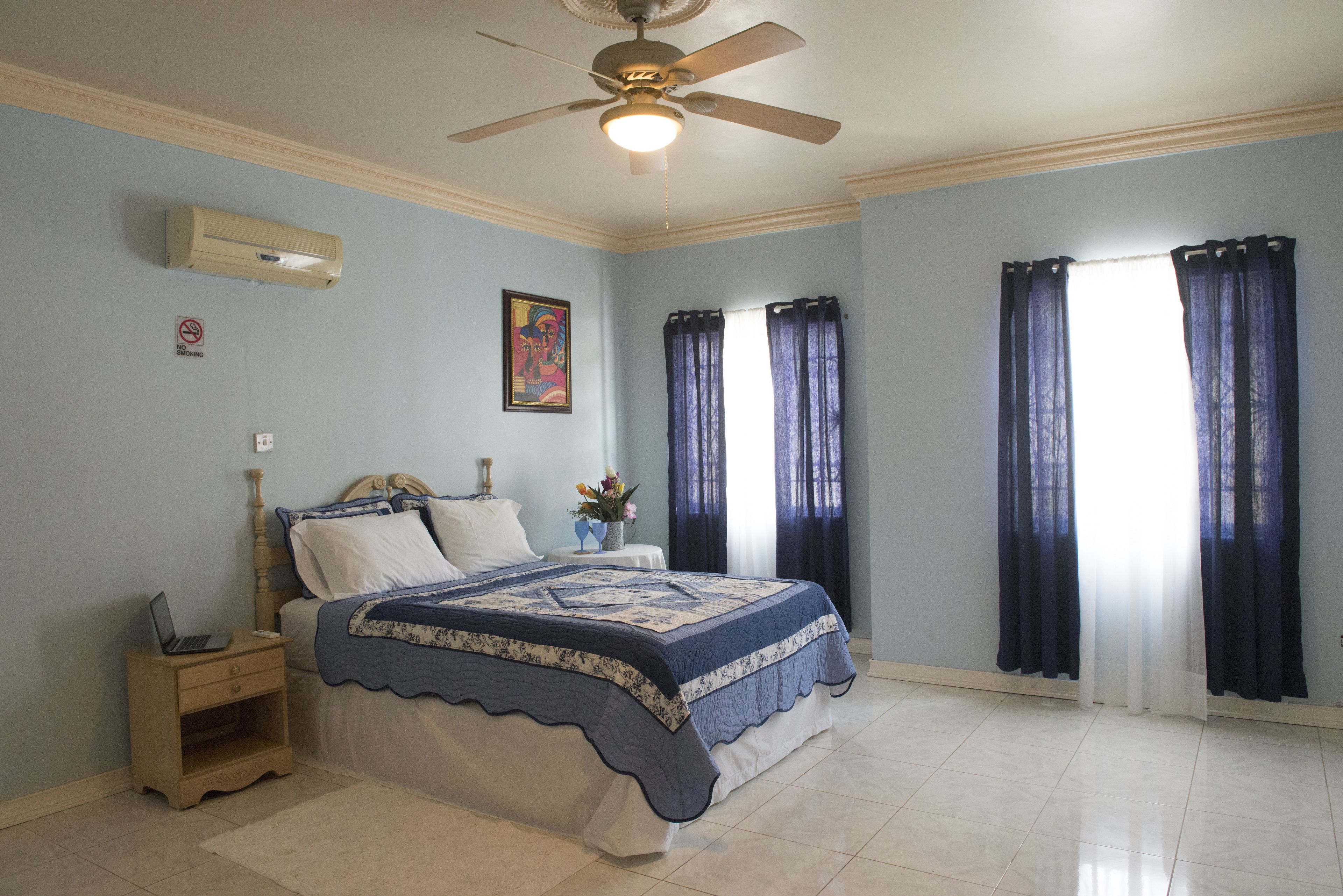 Standardzimmer, 1 Queen-Bett | 8 Schlafzimmer, Bettwäsche aus ägyptischer Baumwolle, Schreibtisch