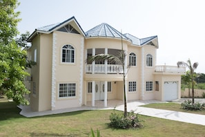 Bagian depan properti