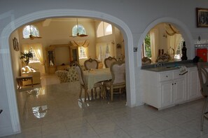 2 개의 바/라운지