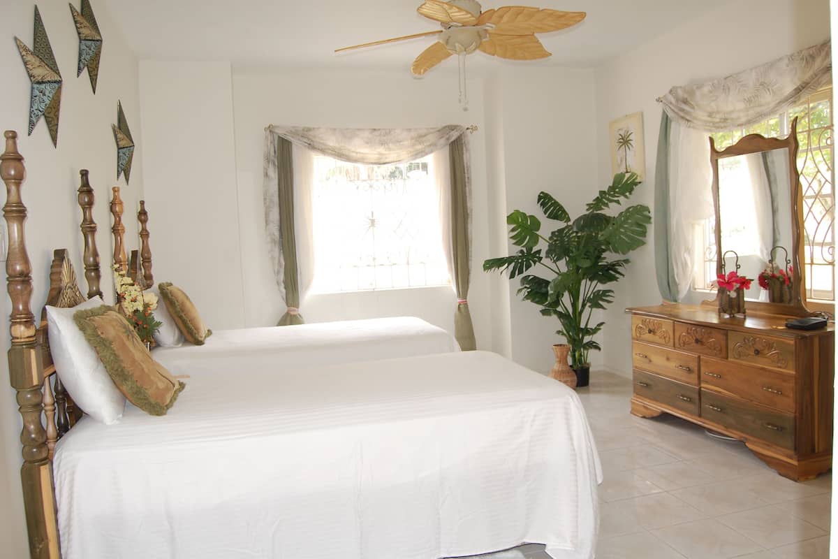 8 Schlafzimmer, BettwÀsche aus Àgyptischer Baumwolle, Schreibtisch
