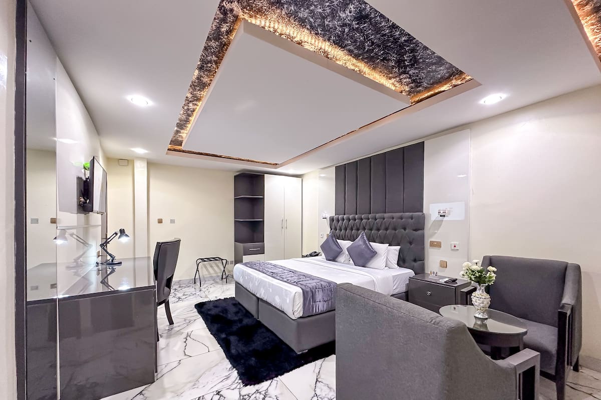 Executive Double Room, Private Bathroom, Pool View | Terrace/patio