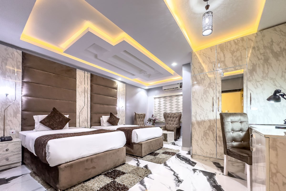 Deluxe Single Room, 2 Single Beds | 1 bedroom, premium bedding, in-room safe, individually decorated