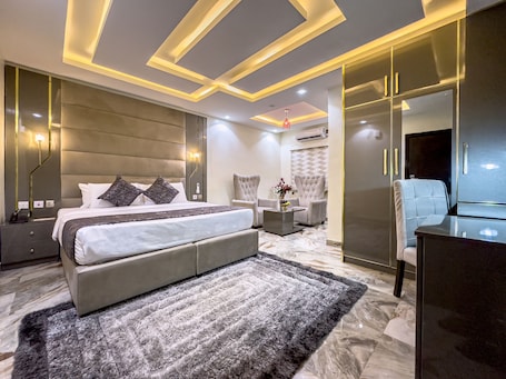 Superior Room | 1 bedroom, premium bedding, in-room safe, individually decorated