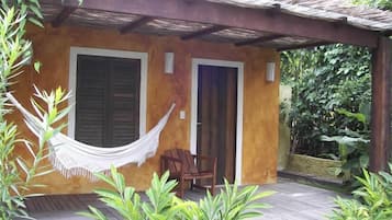 Minibar, in-room safe, bed sheets