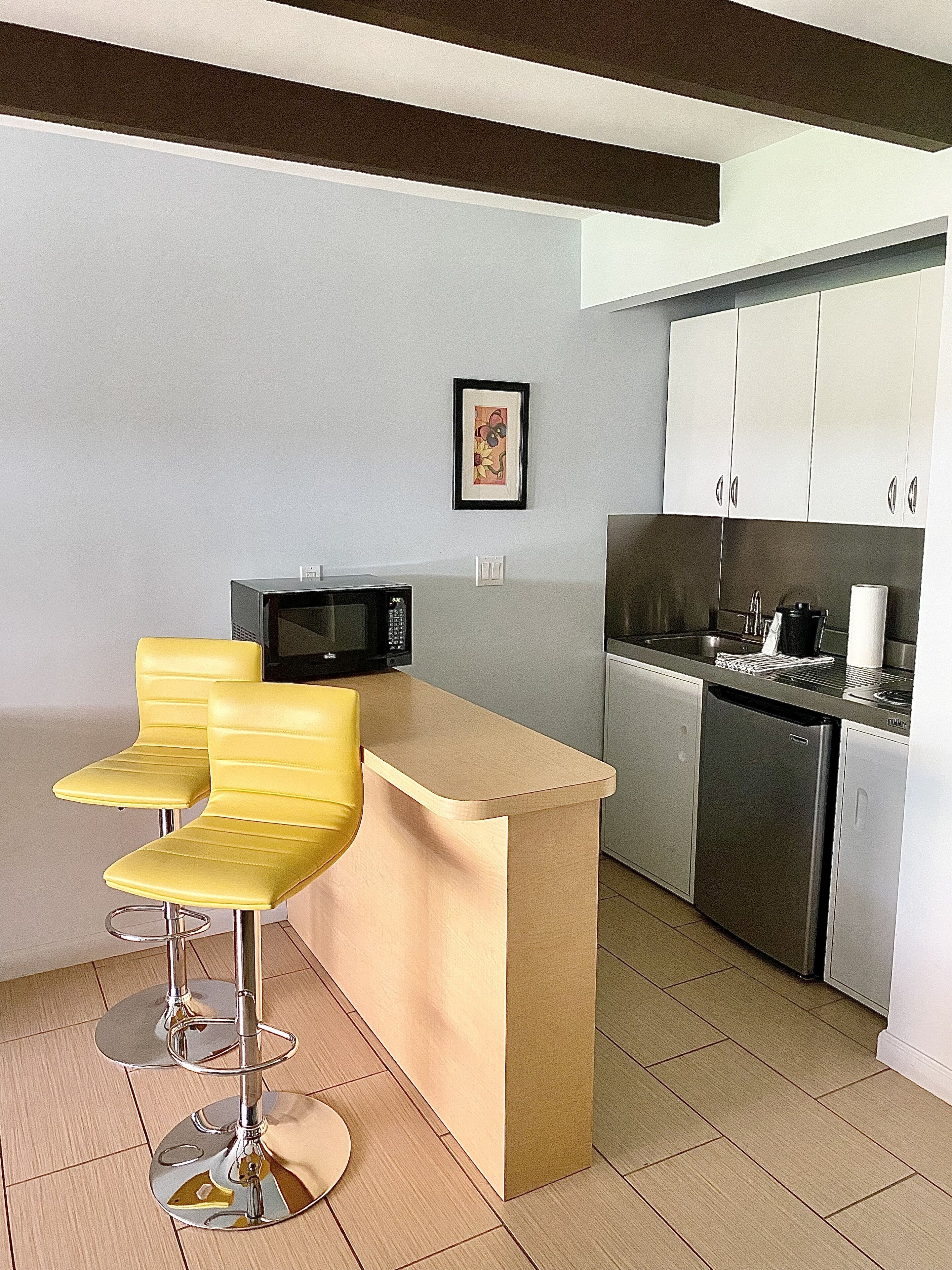 studio, 1 king bed, non smoking | private kitchen | microwave, cookware/dishes/utensils