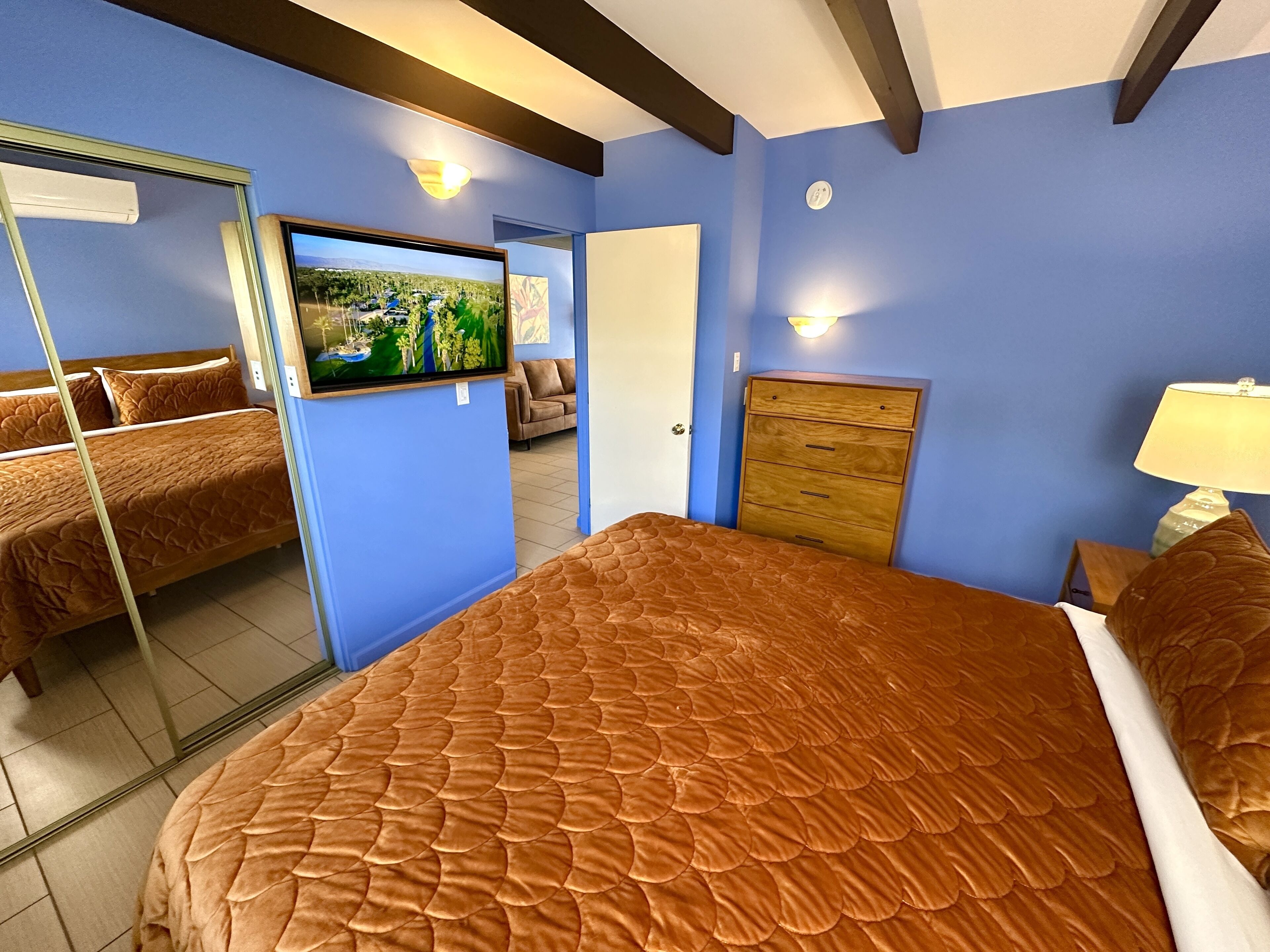 suite, 1 king bed, non smoking | premium bedding, pillow-top beds, in-room safe, individually decorated