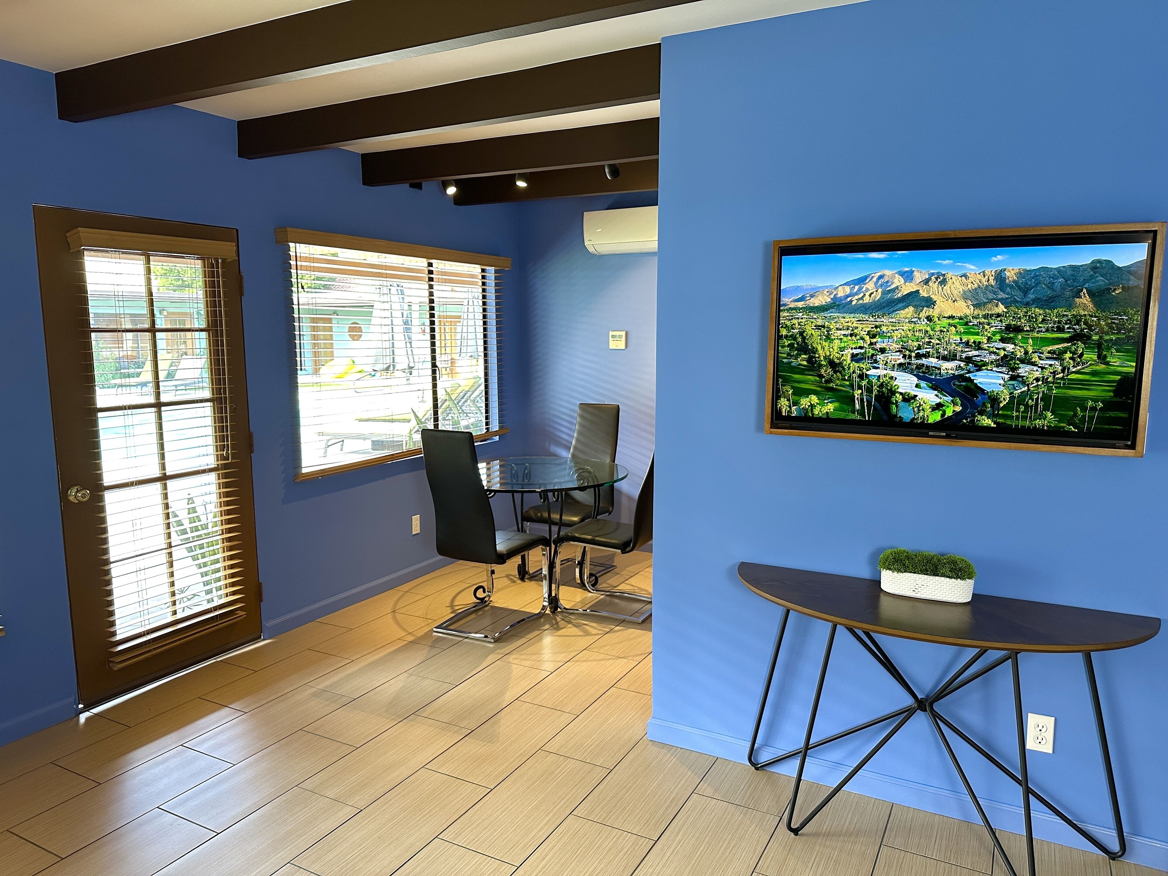 suite, 1 king bed, non smoking | premium bedding, pillow-top beds, in-room safe, individually decorated