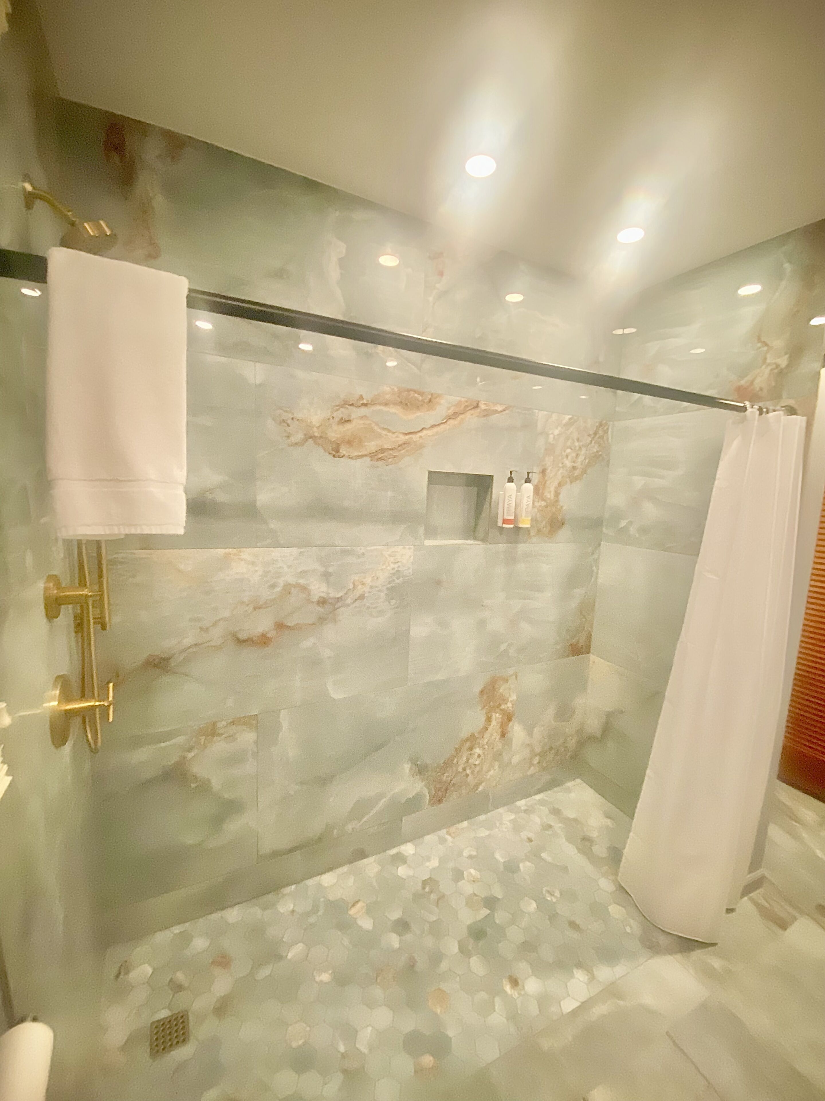studio suite | bathroom | free toiletries, hair dryer, bathrobes, towels