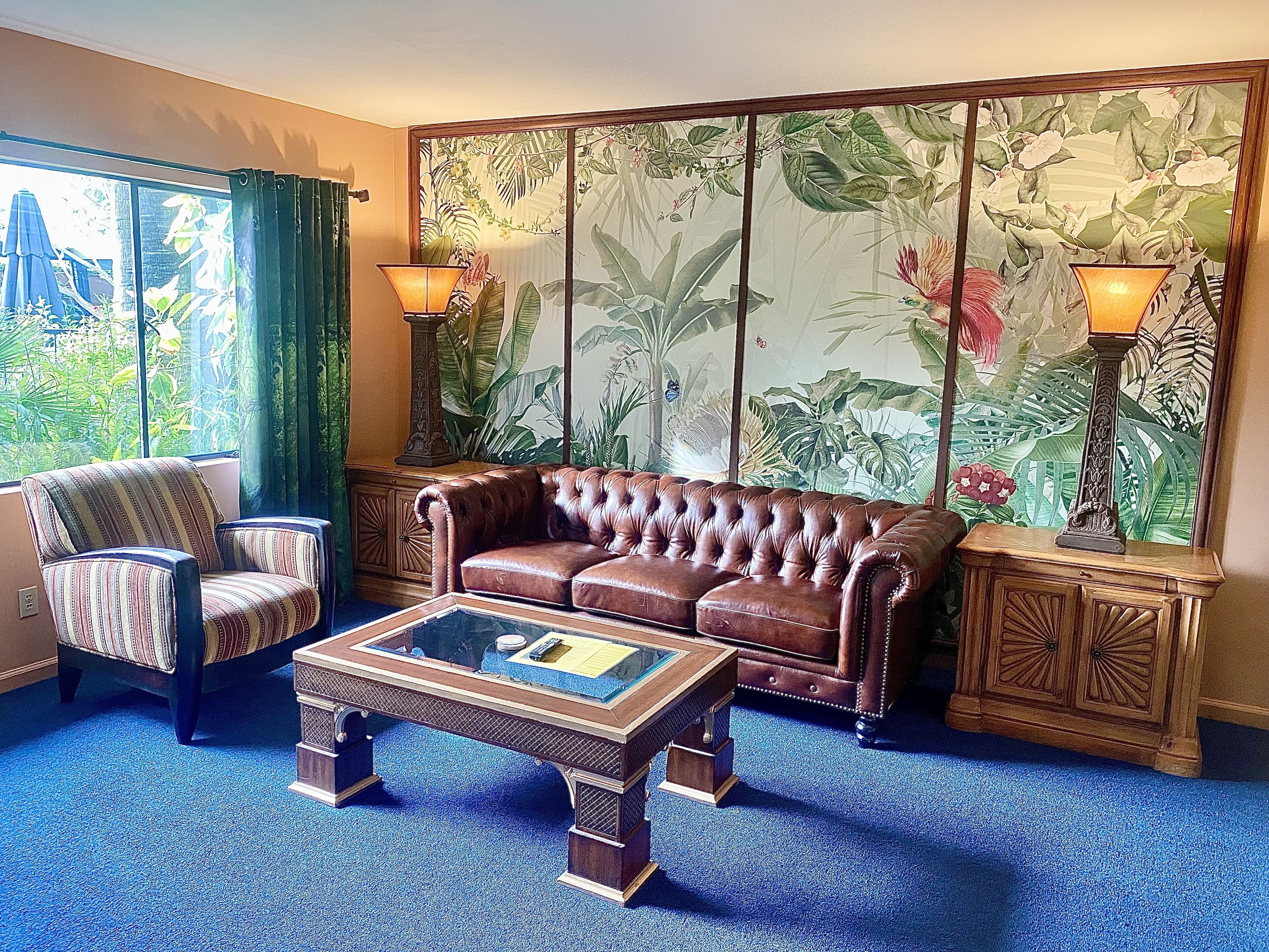 deluxe suite, 1 bedroom, kitchen | living area | 42-inch lcd tv with cable channels, tv, netflix