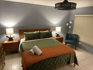 1 bedroom, premium bedding, pillow-top beds, in-room safe - Vista Grande Resort - A Gay Men's Resort (Palm Springs)
